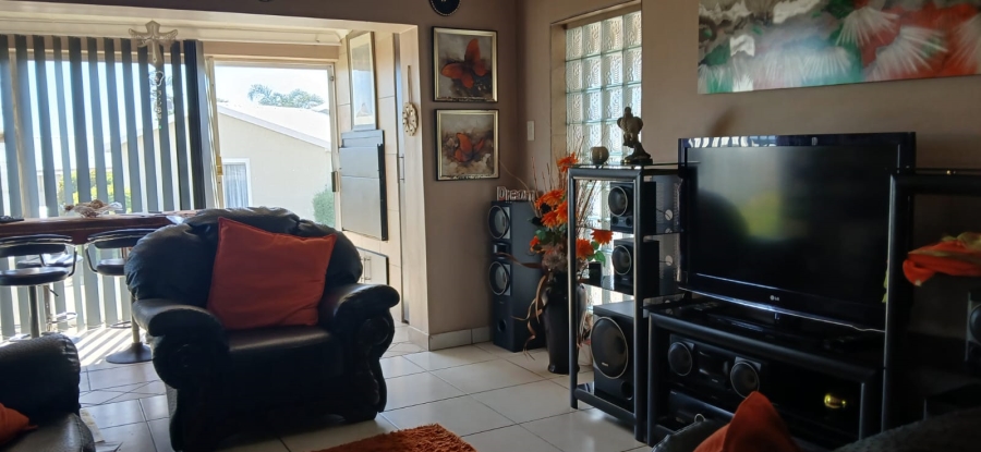 3 Bedroom Property for Sale in Heiderand Western Cape